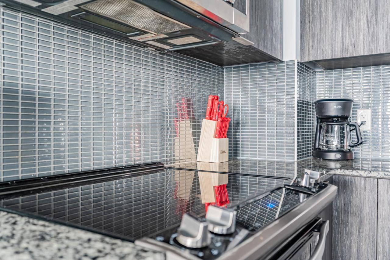 Condo In Parklawn & Lake Shore With Free Parking Close To Airport Toronto Exterior foto