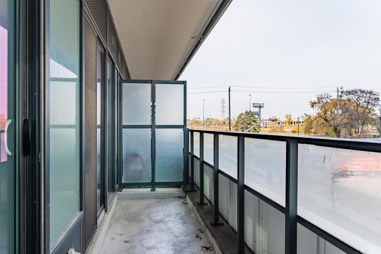 Condo In Parklawn & Lake Shore With Free Parking Close To Airport Toronto Exterior foto