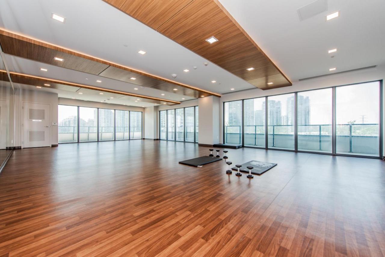 Condo In Parklawn & Lake Shore With Free Parking Close To Airport Toronto Exterior foto