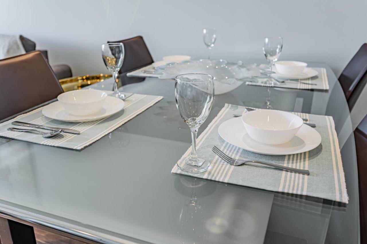 Condo In Parklawn & Lake Shore With Free Parking Close To Airport Toronto Exterior foto